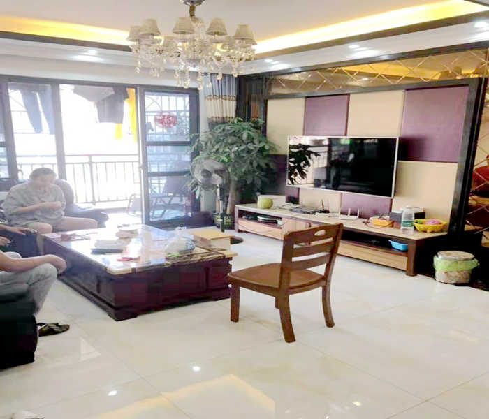 龍華小產(chǎn)權網(wǎng):金湖雅苑4棟花園小區(qū)房,離地鐵300米